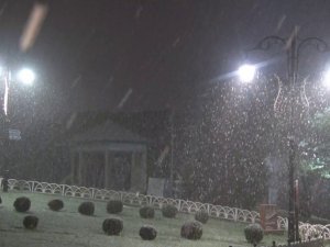 İstanbulda beklenen kar yağışı etkili oldu lapa lapa kar yağdı