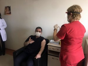 Doğum günü hediyesi, Korona virüs aşısı