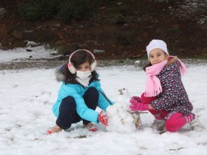 Bergama’da uzun bir süre sonra kar sevinci