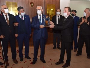 Denizli İl Milli Eğitim Müdürü Mahmut Oğuz personeliyle vedalaştı