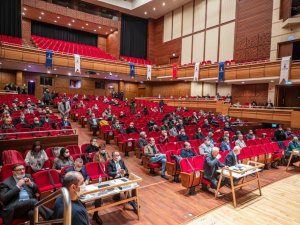 İzmir Büyükşehir Belediyesi Meclisinde Kültürpark ve Covid-19 sunumu
