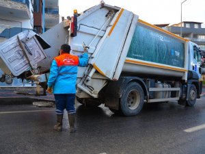 Kuşadası Belediyesi ekipleri, daha temiz bir Kuşadası için 24 saat mesai yapıyor
