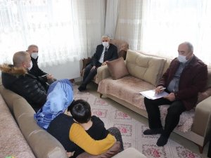 Kaymakam Kanyılmaz, vatandaşın ihtiyaç ve taleplerini evlerinde dinliyor