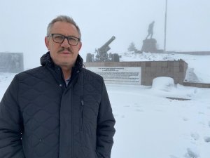 Kar altındaki Kocatepe’ye zorlu ulaşım