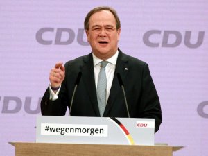 Almanya’da Merkel’in partisi CDU yeni başkanını seçti