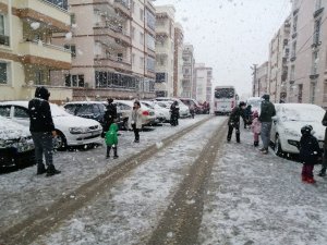 İzmir’de kar sevinci