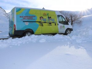 Bakan Selçuk: “Mevsim koşulları ne olursa olsun EBA Mobil Destek ekiplerimizle yollardayız”