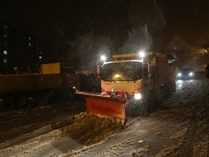 Maltepe’de 250 kişilik ekiple kar seferberliği
