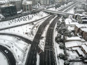 Beyaz örtü ile kaplanan İstanbul havadan görüntülendi