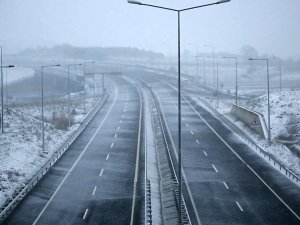 Kuzey Marmara Otoyolu Arnavutköy çıkışı beyaza büründü