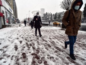 Kar yağışını gören vatandaş: "Allah-u Teala bereketini veriyor"
