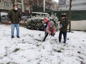 Sultangazi’de kar eğlencesi kısıtlama tanımadı