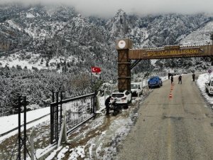 Kısıtlamada kar için Spil’e çıkmak isteyenler jandarmaya takıldı