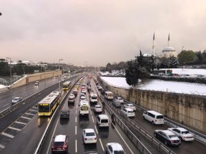 İstanbul’da 56 saatlik kısıtlama sonrası 15 Temmuz Şehitler Köprüsü’nde trafik yoğunluğu
