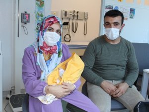 İç organları dışarıda doğdu, bir günlükken ameliyat oldu, adeta yeniden doğdu