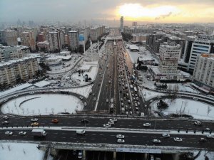 Beylikdüzü’nde kar manzarası havadan görüntülendi