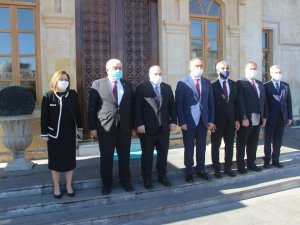 Bakan Varank kendi kullandığı makam aracıyla Kilis’e geldi