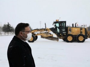 Vali Çiçek ulaşımın kardan dolayı aksamaması için çalışmaları yerinde inceledi