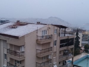 Kuşadası’nda kar sürprizi