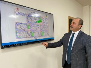Afyonkarahisar’da kar yerini soğuk havaya ve dona bırakıyor