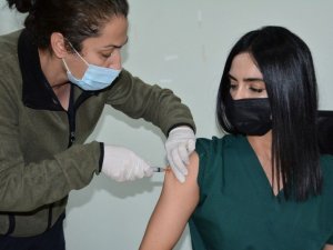 DÜ personellerine aşı uygulaması başlattı