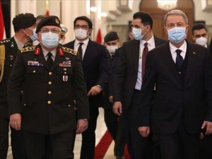 Bakan Akar, Irak Başbakanı Mustafa Kazımi ile görüştü