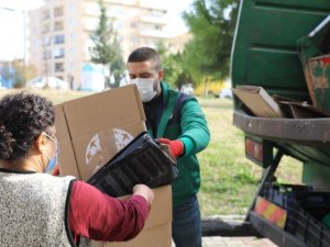 Geri dönüştürülebilir atık toplama aracı Buca’nın mahallelerinde