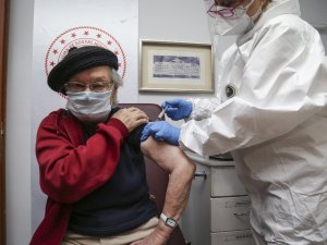 Covid-19 aşılamasında huzurevleri, yaşlı ve engelli bakımevlerinde de süreç başladı