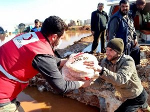 İdlib’deki selzedelere Türk Kızılay yardımı