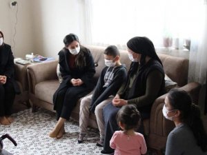 Kaymakam aileleri çat kapı ziyaret etti