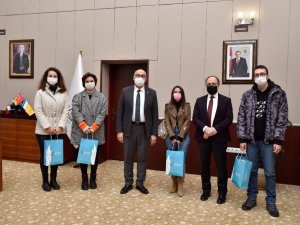 Manisa CBÜ’den depremzede öğrencilere burs