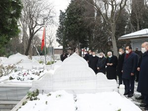 Cumhurbaşkanı Recep Tayyip Erdoğan, Prof. Dr. Necmettin Erbakan’ın kabrini ziyaret etti