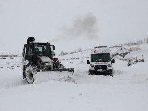 Hamile kadın 4 saatlik çalışmayla hastaneye ulaştırıldı