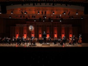 Milli Reasürans Oda Orkestrası Çağ Erçağ’a eşlik ediyor