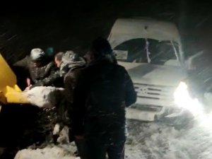 Mahsur kalan 20 yolcu kurtarıldı