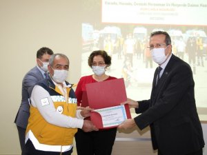İzmir depreminin yaralarını saran sağlıkçılara teşekkür belgesi verildi