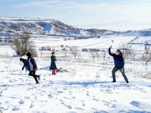 Bakan Selçuk, EBA Mobil Destek aracında canlı derse katıldı