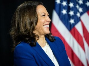 Kamala Harris, ABD’nin ilk kadın, ilk siyahi ve ilk Güney Asyalı Başkan Yardımcısı olarak yemin etti.