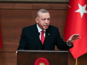 Cumhurbaşkanı Erdoğan: “Diline sahip çıkmayan, dilini zenginleştirmeyen milletler tıpkı kökleri kuruyan ağaçlar gibi esen rüzgarlar karşısında devrilmeye mahkumdur"
