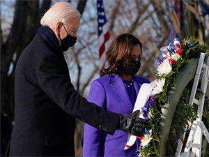 Biden, Arlington Ulusal Mezarlığı’na çelenk bıraktı
