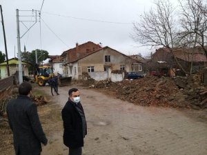 Köylerdeki metruk binalar yıkılıyor