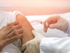 Muğla’da 85 yaş üzeri vatandaşlar aşılanıyor