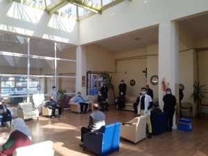 Huzurevi sakinleri ile personel aşılandı