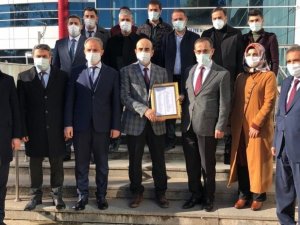 Başkan Dağtekin mazbatasını aldı