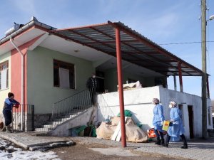 85 yaş üzeri vatandaşlar evlerinde aşılanmaya başlandı