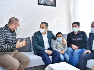 150 bin gıda kolisi hazırlandı, ilk teslimatı Vali Yerlikaya yaptı