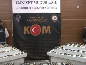 Kapalıçarşı’da kaçak saat operasyonu: 3 milyon TL değerinde saat ele geçirildi