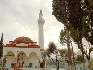 Yıkıldı, yakıldı, kurşunlandı ama ezan sesi susmadı
