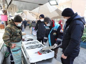 Kartal Belediyesi’nden balık tezgâhlarına denetim