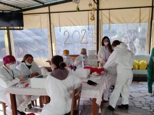 Kuşadası’nda huzurevi ve yaşlı bakım evlerinde aşı uygulaması başladı